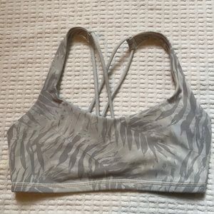Lululemon:Printed Gray Sports Bra